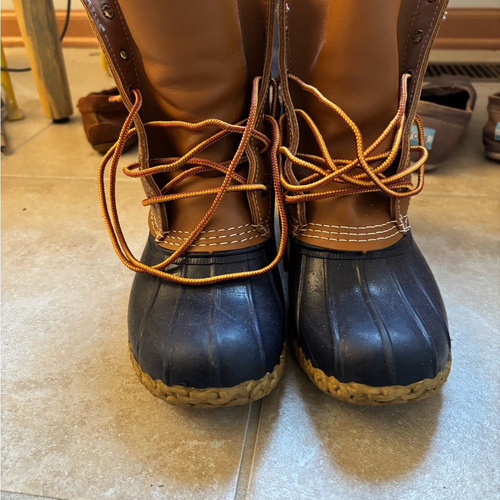 Bean Boots Women's
Color/Style: Tan/Navy - Picture 3 of 4